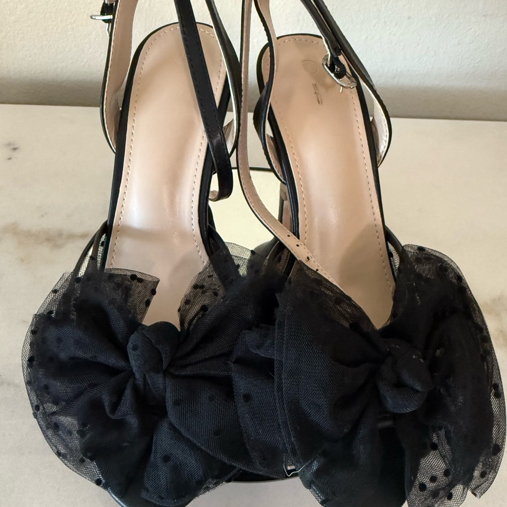 Elegant Black Women's Shoes with Bow Detail
